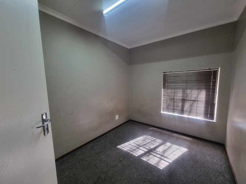 Well-Priced Flat in Prime Location – Secunda - Photo 5