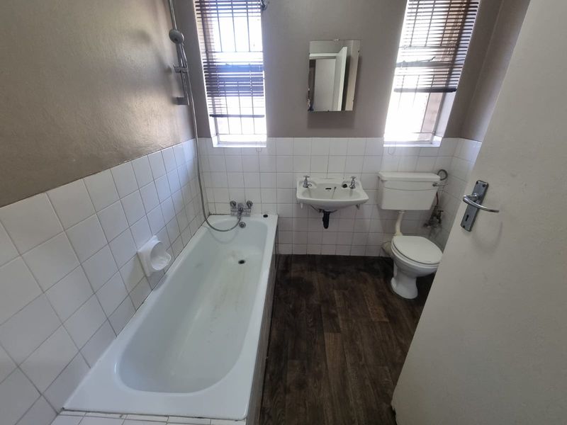 Well-Priced Flat in Prime Location – Secunda - Photo 4