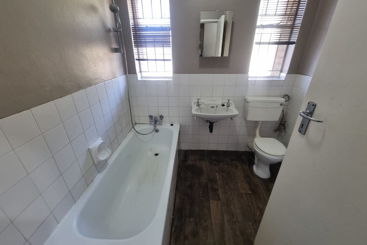 Well-Priced Flat in Prime Location – Secunda - Photo 4