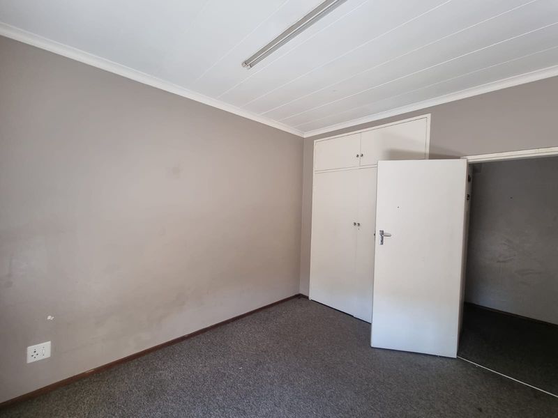 Well-Priced Flat in Prime Location – Secunda - Photo 9