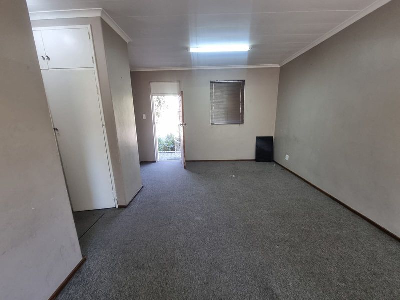Well-Priced Flat in Prime Location – Secunda - Photo 10