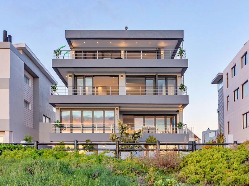 Large 4 level beachfront home - Photo 2