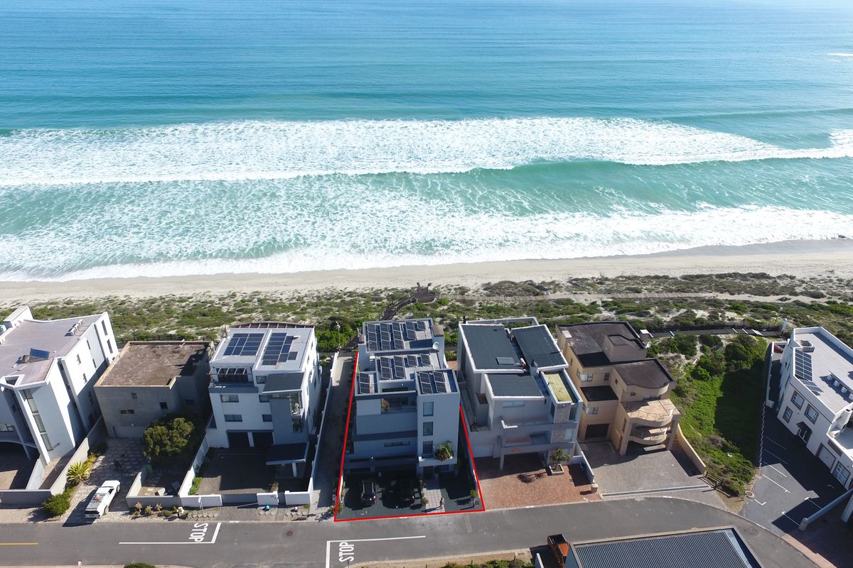 Large 4 level beachfront home - Photo 3