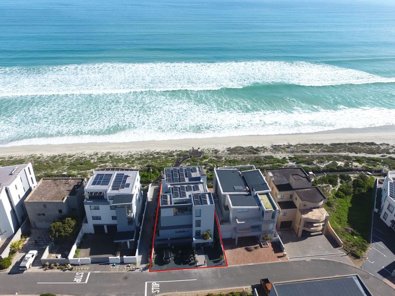 Large 4 level beachfront home - Photo 3