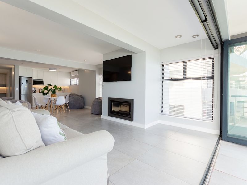 Large 4 level beachfront home - Photo 9