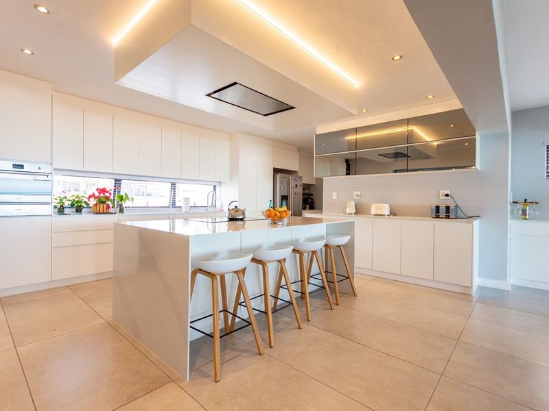 Large 4 level beachfront home - Photo 7