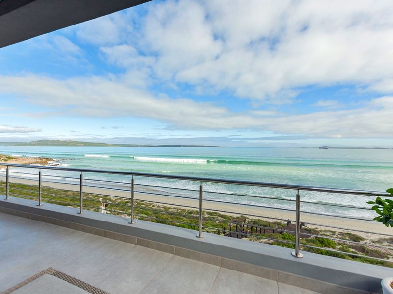 Large 4 level beachfront home - Photo 5