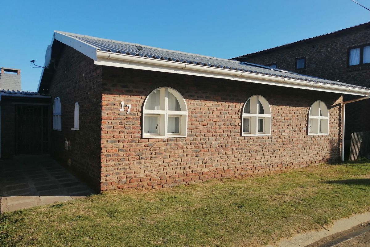 Neat lock up and go holiday home - Photo 2