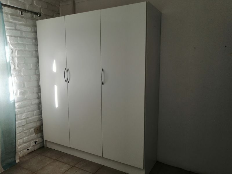 Neat lock up and go holiday home - Photo 10