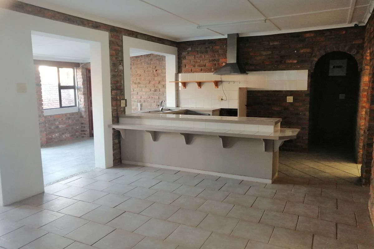 Neat lock up and go holiday home - Photo 3