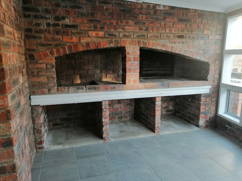 Neat lock up and go holiday home - Photo 5