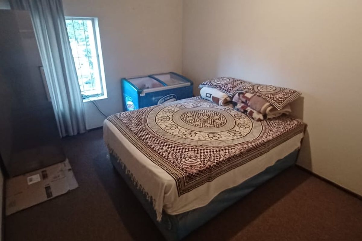 Well-Priced Ground Floor Unit with Private Courtyard – Great Value! - Photo 3