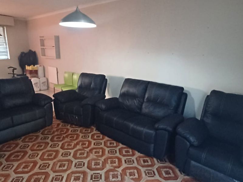 Well-Priced Ground Floor Unit with Private Courtyard – Great Value! - Photo 4