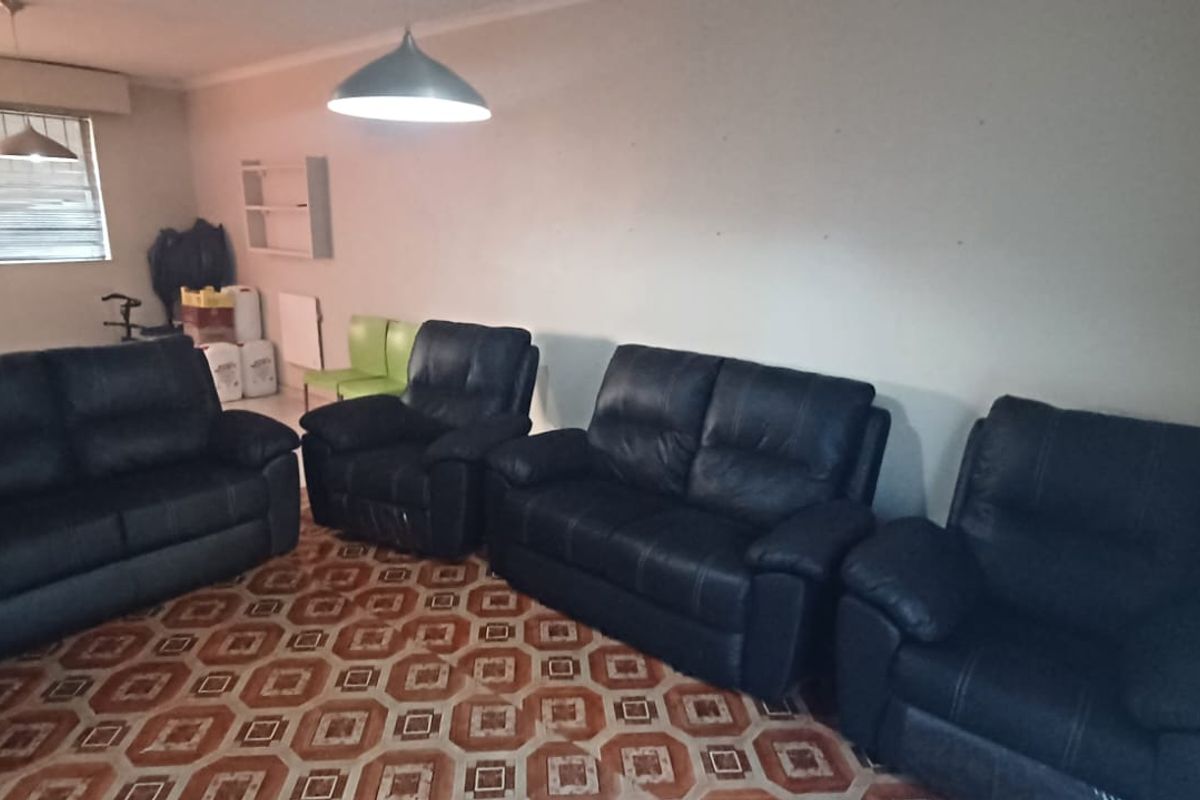 Well-Priced Ground Floor Unit with Private Courtyard – Great Value! - Photo 4