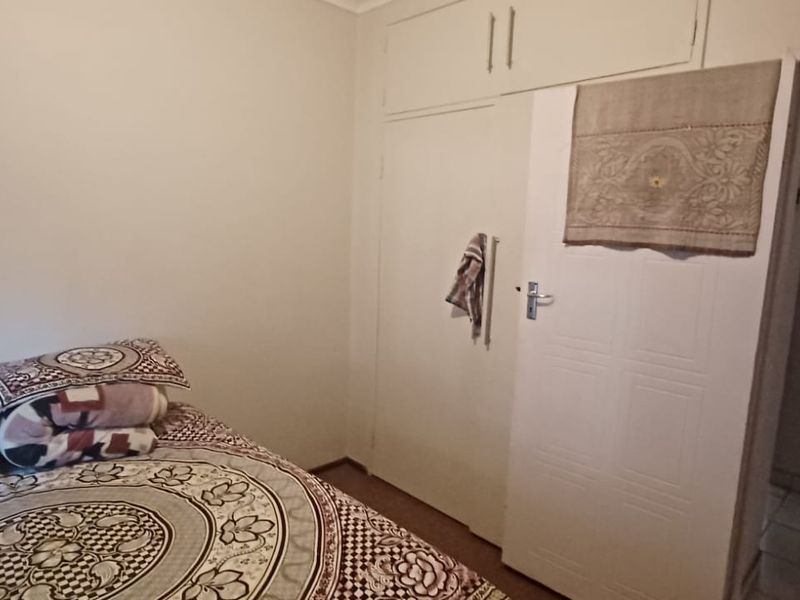 Well-Priced Ground Floor Unit with Private Courtyard – Great Value! - Photo 5