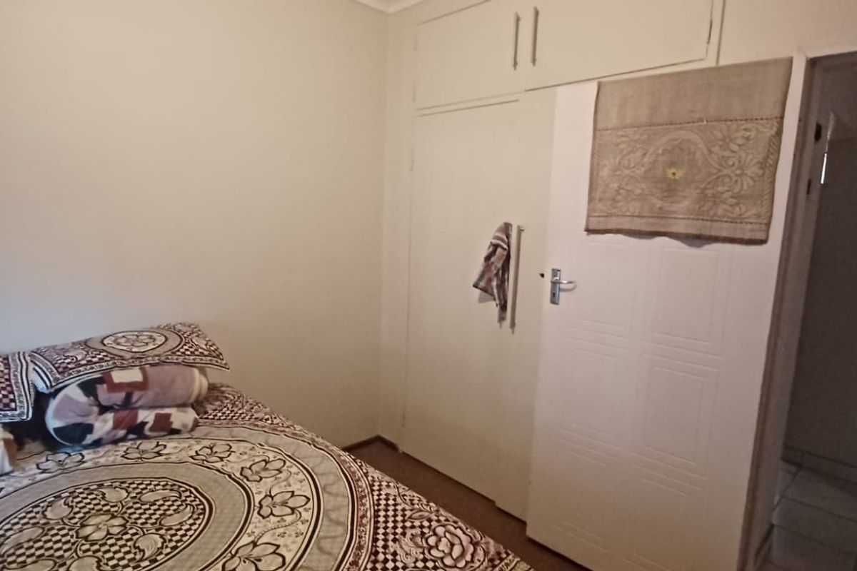 Well-Priced Ground Floor Unit with Private Courtyard – Great Value! - Photo 5