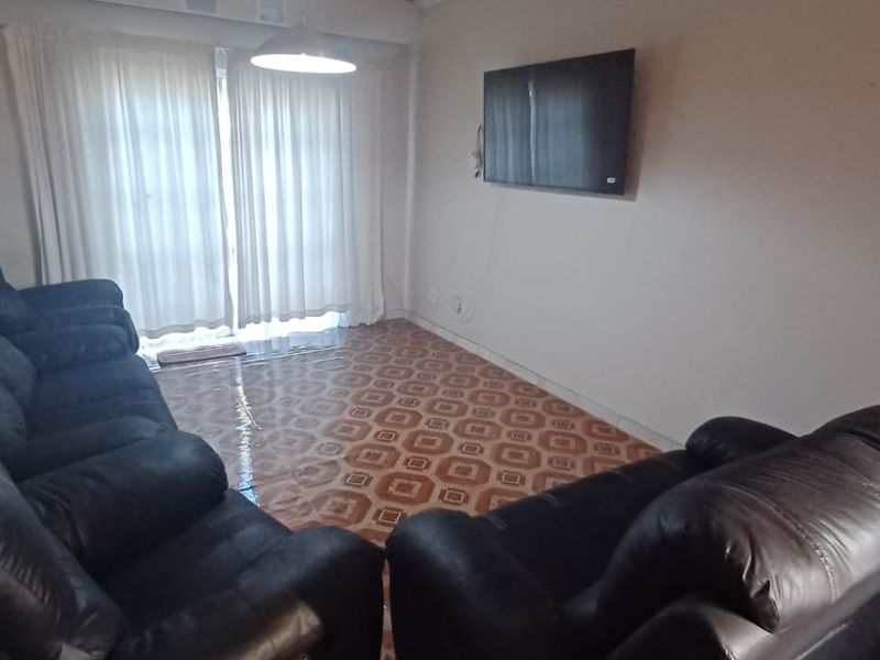 Well-Priced Ground Floor Unit with Private Courtyard – Great Value! - Photo 2