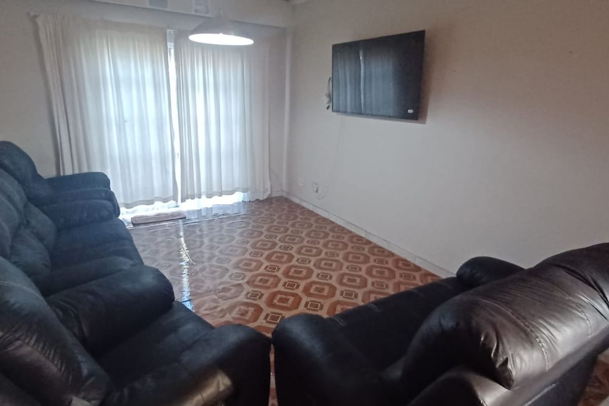 Well-Priced Ground Floor Unit with Private Courtyard – Great Value! - Photo 2