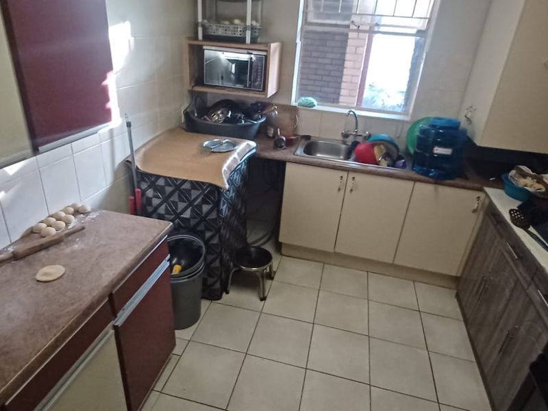 Well-Priced Ground Floor Unit with Private Courtyard – Great Value! - Photo 9