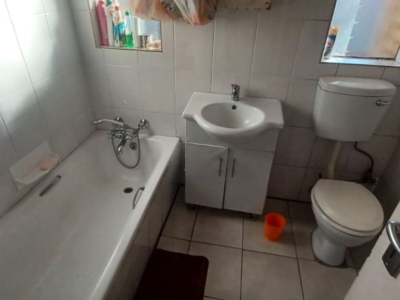 Well-Priced Ground Floor Unit with Private Courtyard – Great Value! - Photo 7