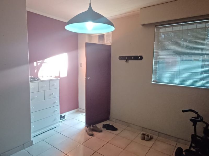 Well-Priced Ground Floor Unit with Private Courtyard – Great Value! - Photo 6