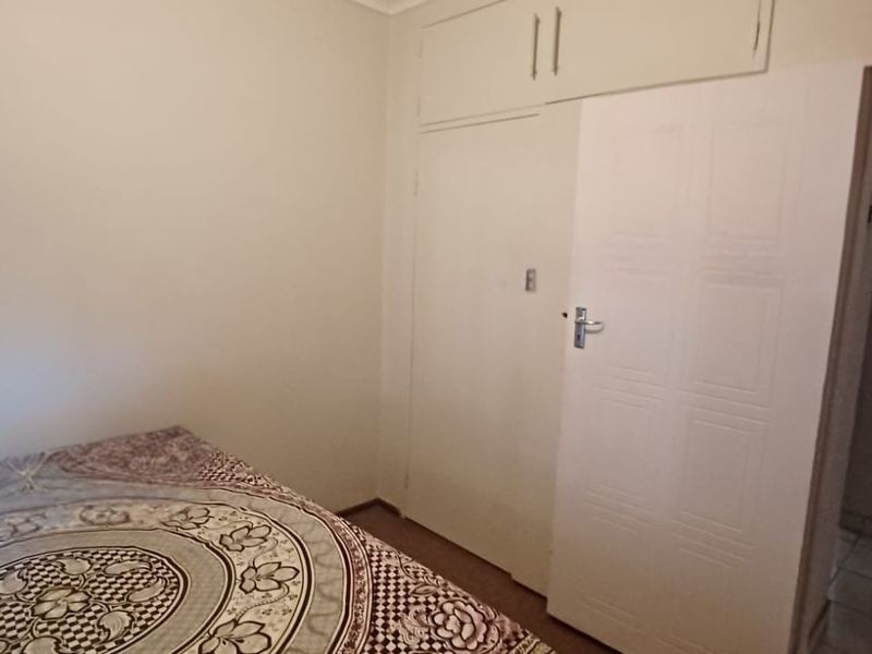 Well-Priced Ground Floor Unit with Private Courtyard – Great Value! - Photo 6