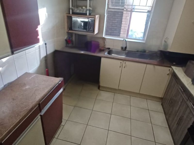Well-Priced Ground Floor Unit with Private Courtyard – Great Value! - Photo 9