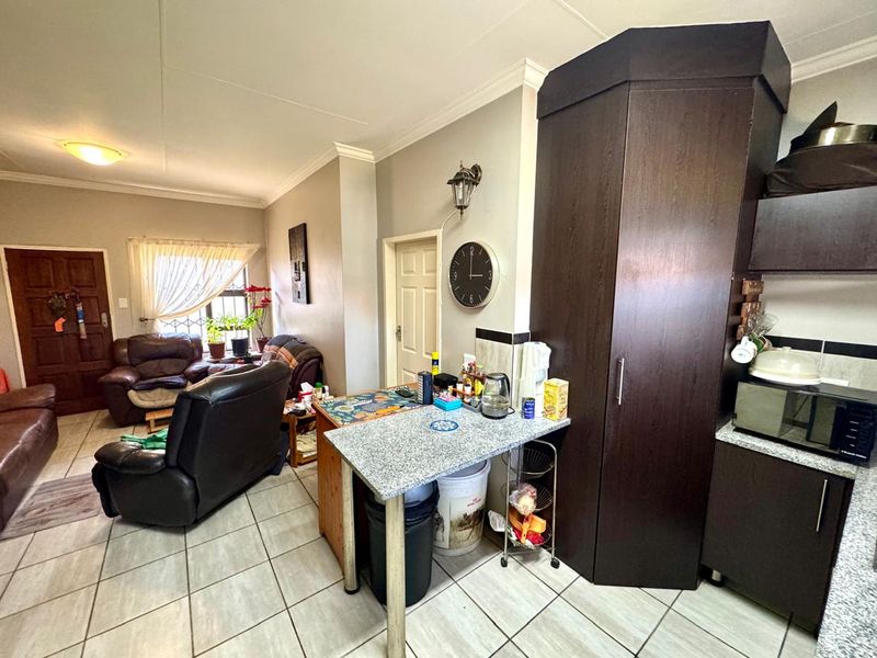 Modern 3-Bedroom Home with No Loadshedding and Pet-Friendly Garden for sale in Terra Nova Trichardt - Photo 7