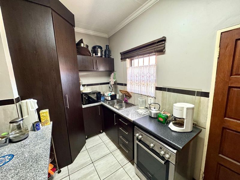 Modern 3-Bedroom Home with No Loadshedding and Pet-Friendly Garden for sale in Terra Nova Trichardt - Photo 6