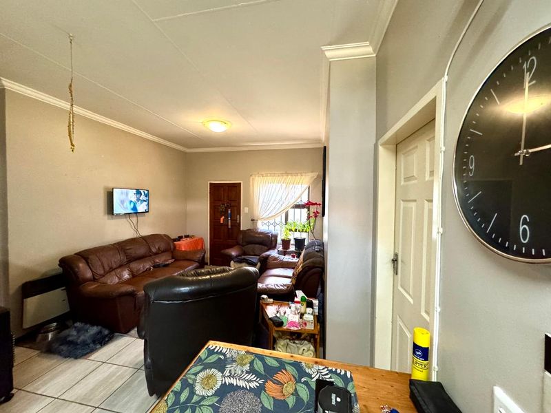 Modern 3-Bedroom Home with No Loadshedding and Pet-Friendly Garden for sale in Terra Nova Trichardt - Photo 4