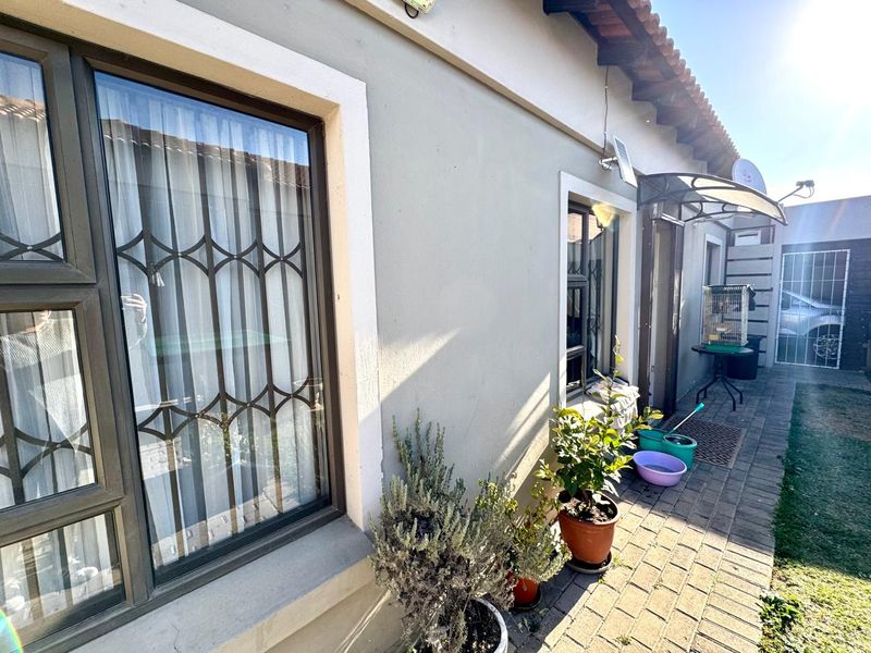 Modern 3-Bedroom Home with No Loadshedding and Pet-Friendly Garden for sale in Terra Nova Trichardt - Photo 1