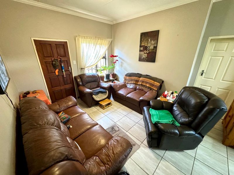 Modern 3-Bedroom Home with No Loadshedding and Pet-Friendly Garden for sale in Terra Nova Trichardt - Photo 2