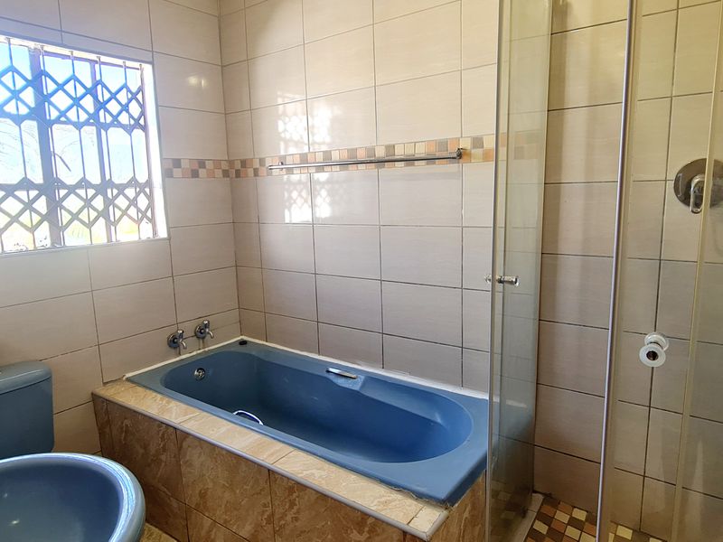 Newly renoated 3 Bedroom to rent in New Town, Louis Trichardt - Photo 7