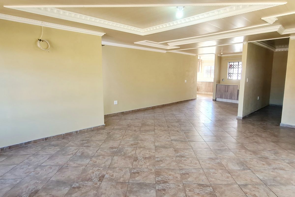 Newly renoated 3 Bedroom to rent in New Town, Louis Trichardt - Photo 4