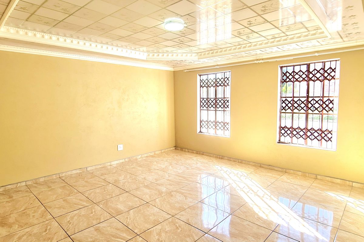 Newly renoated 3 Bedroom to rent in New Town, Louis Trichardt - Photo 5