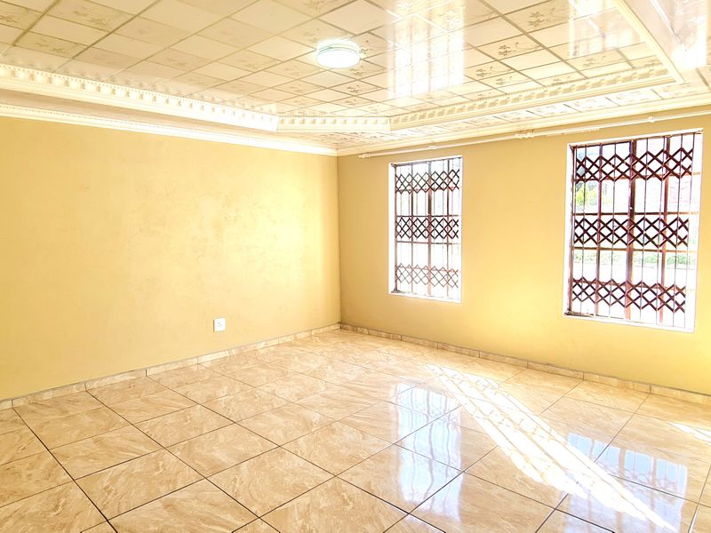 Newly renoated 3 Bedroom to rent in New Town, Louis Trichardt - Photo 5