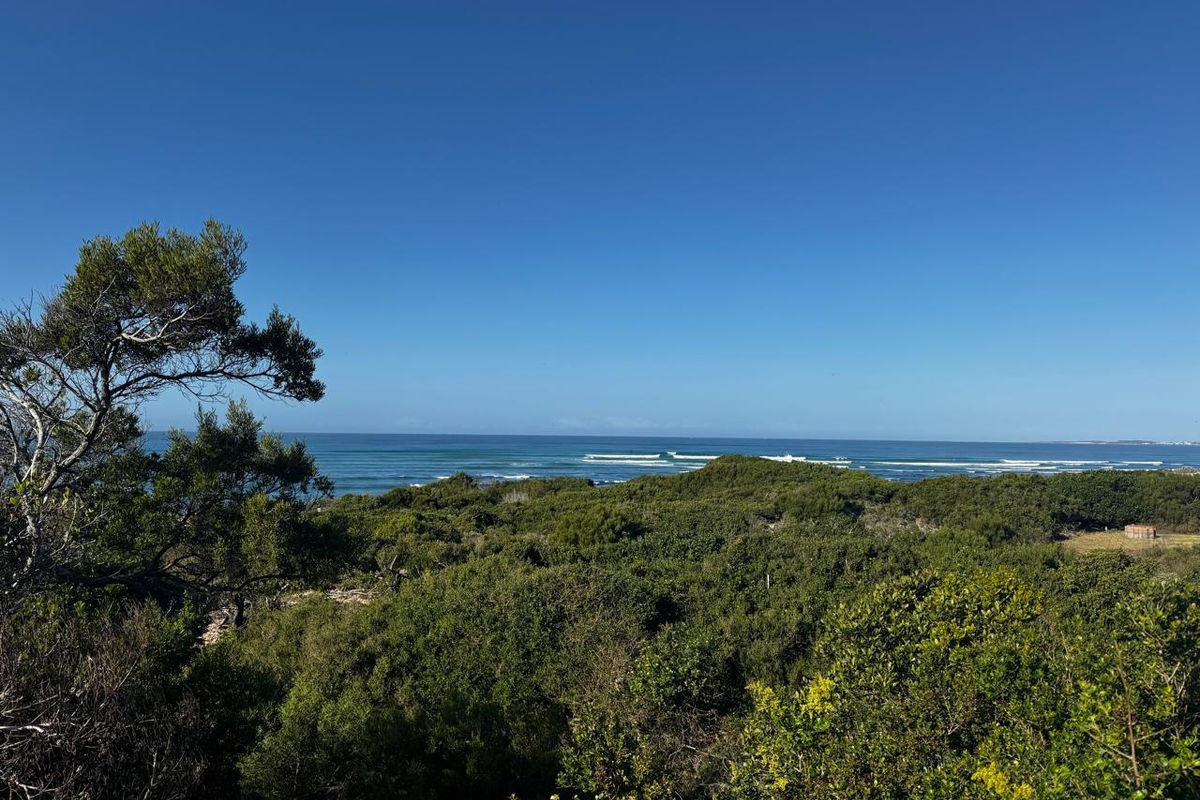 Immaculate Stand Just 4 Minutes from the Ocean in Paradise Beach, Jeffreys Bay - Photo 5