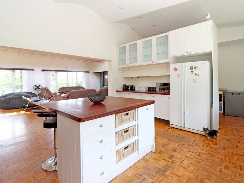 Gracious, sunlit home with income cottages & top equestrian facilities—charm, style & function blend - Photo 3