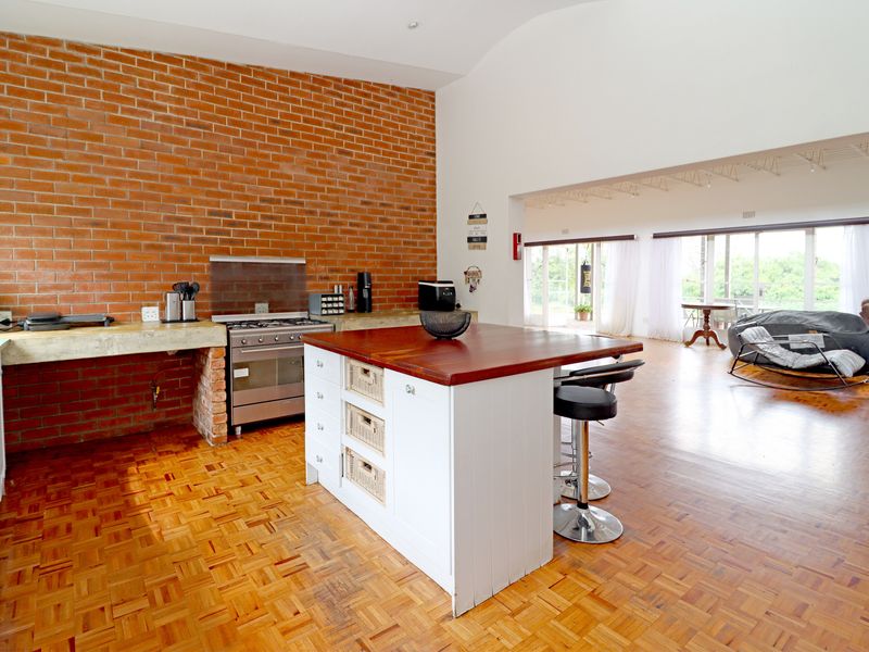 Gracious, sunlit home with income cottages & top equestrian facilities—charm, style & function blend - Photo 4