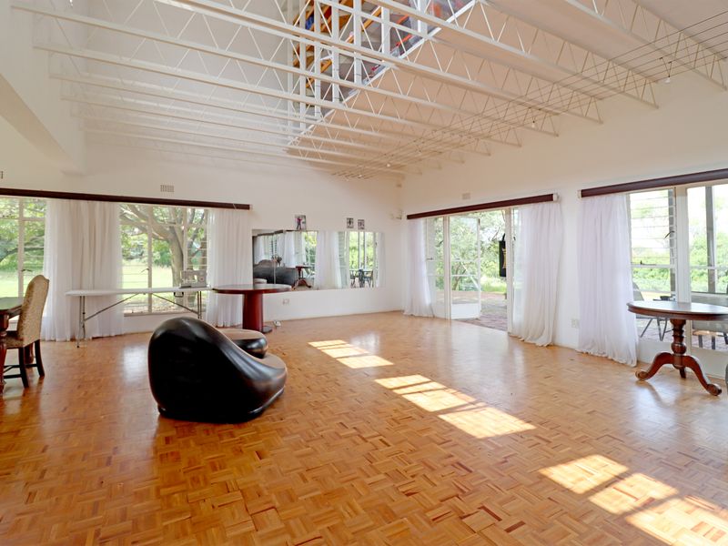 Gracious, sunlit home with income cottages & top equestrian facilities—charm, style & function blend - Photo 9