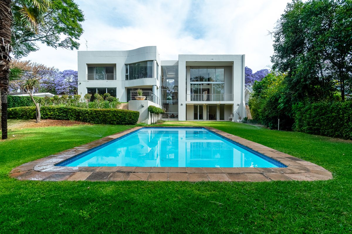 A Home in a Class of it's Own. Exclusive Mandate - Photo 2