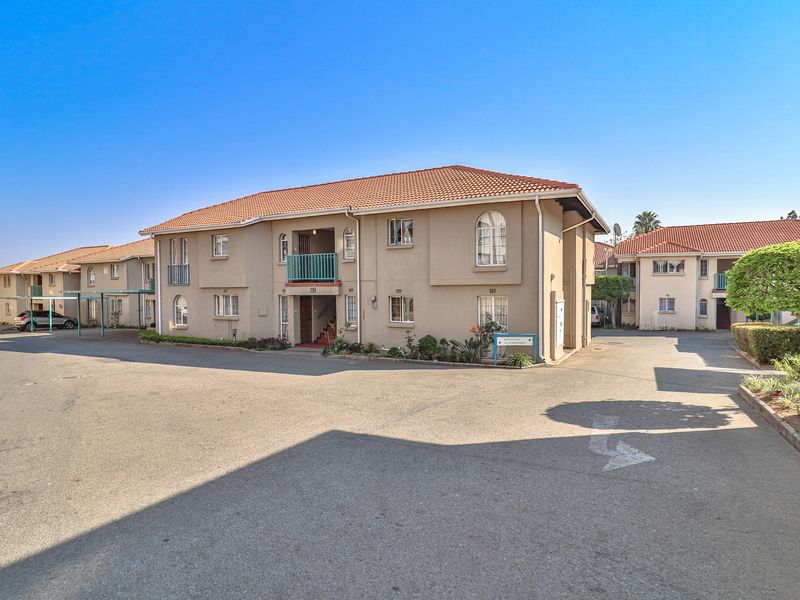 2 Bed and 1 Bath First Floor Apartment in Vorna Valley - Photo 2