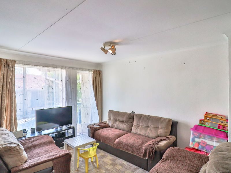 2 Bed and 1 Bath First Floor Apartment in Vorna Valley - Photo 4