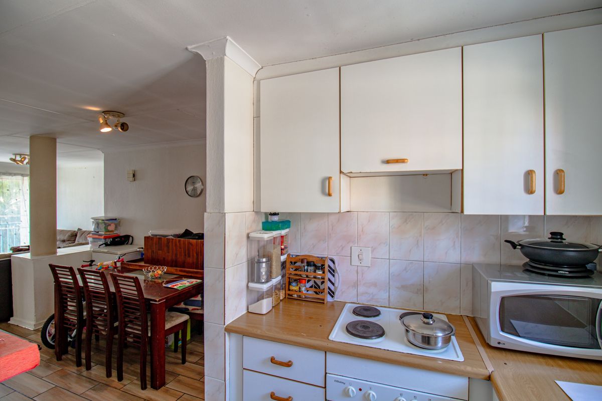 2 Bed and 1 Bath First Floor Apartment in Vorna Valley - Photo 2