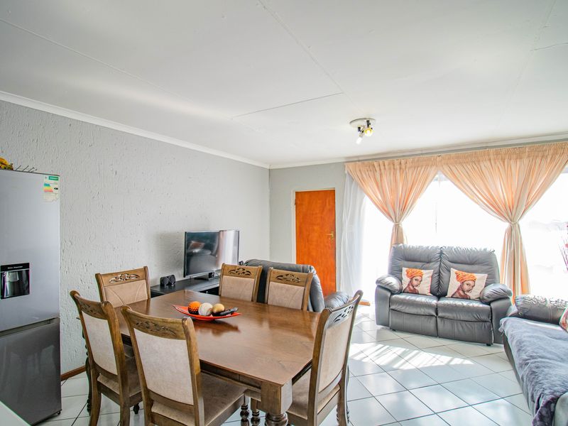 2 Bed and 1 Bath Second Floor Apartment in Vorna Valley - Photo 4