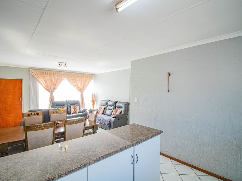 2 Bed and 1 Bath Second Floor Apartment in Vorna Valley - Photo 3