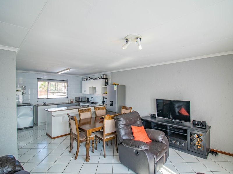 2 Bed and 1 Bath Second Floor Apartment in Vorna Valley - Photo 5