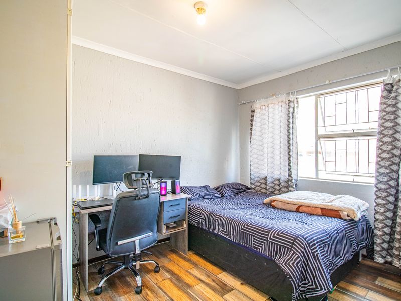 2 Bed and 1 Bath Second Floor Apartment in Vorna Valley - Photo 8