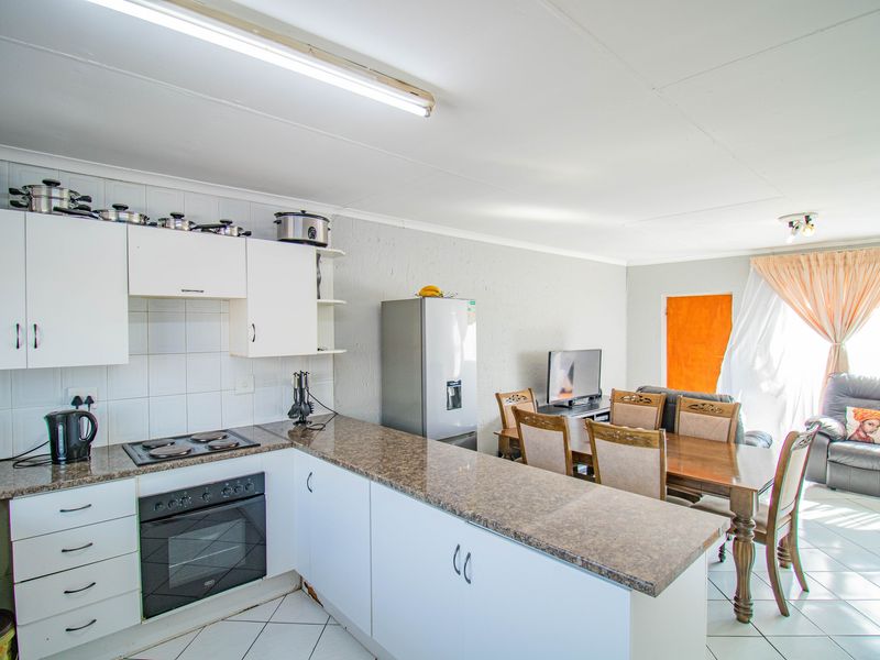 2 Bed and 1 Bath Second Floor Apartment in Vorna Valley - Photo 2