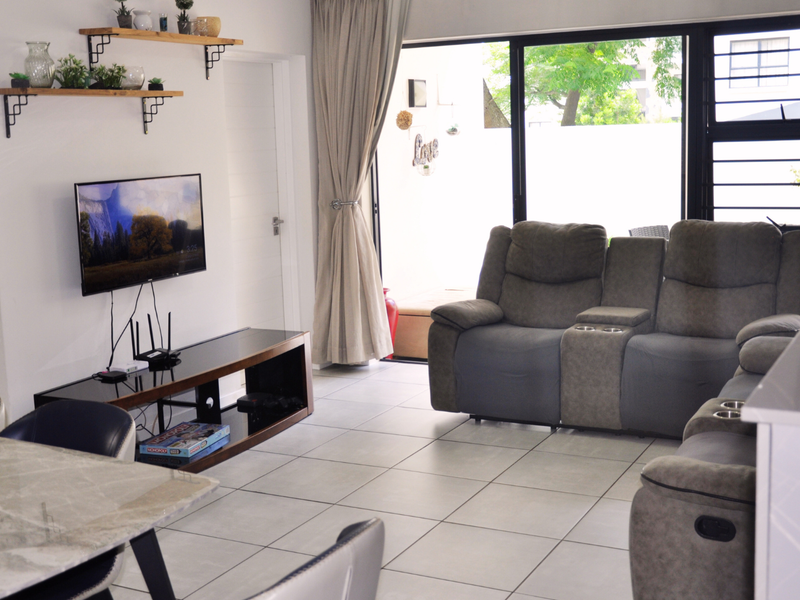 Prime Located Ground Floor 3-Bedroom Apartment in a Sought-After Lifestyle Complex - Photo 4